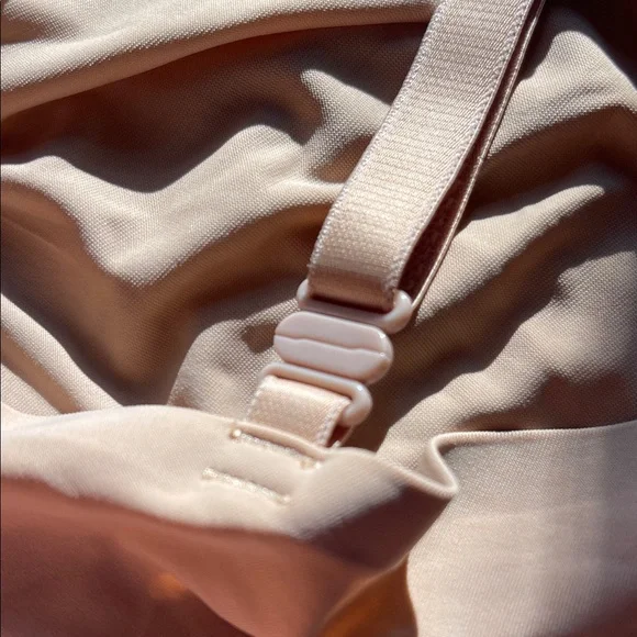 Seamless Nude Bralette - Picture 4 of 5